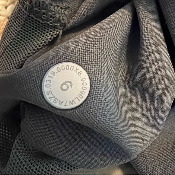 Lululemon On The Fly Short *2.5"🔥
Heathered Slate - Picture 6 of 8